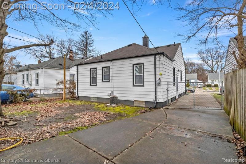 Listing Photo for 18810 Woodcrest Street