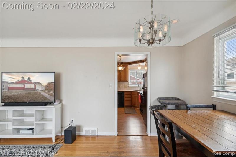 Listing Photo for 31305 Rosslyn Avenue