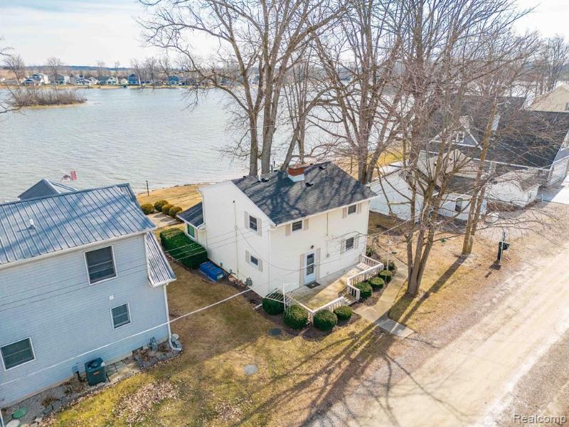 Listing Photo for 221 Lake View Drive