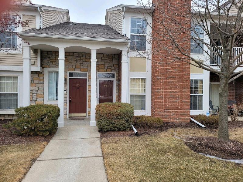 5681 Pine Aires Drive 154, Sterling Heights