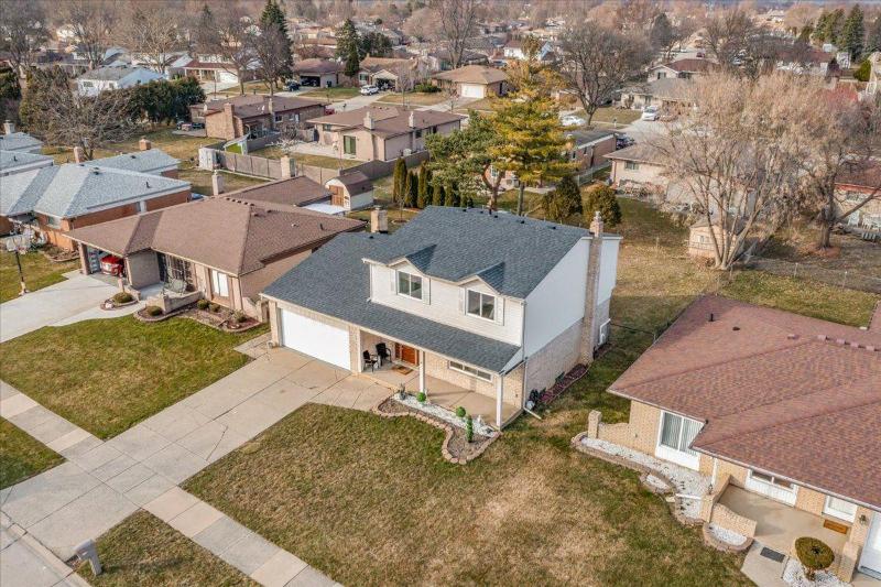 2607 Nadine Drive, Sterling Heights