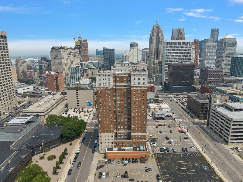 Listing Photo for 525 W Lafayette Boulevard 14A