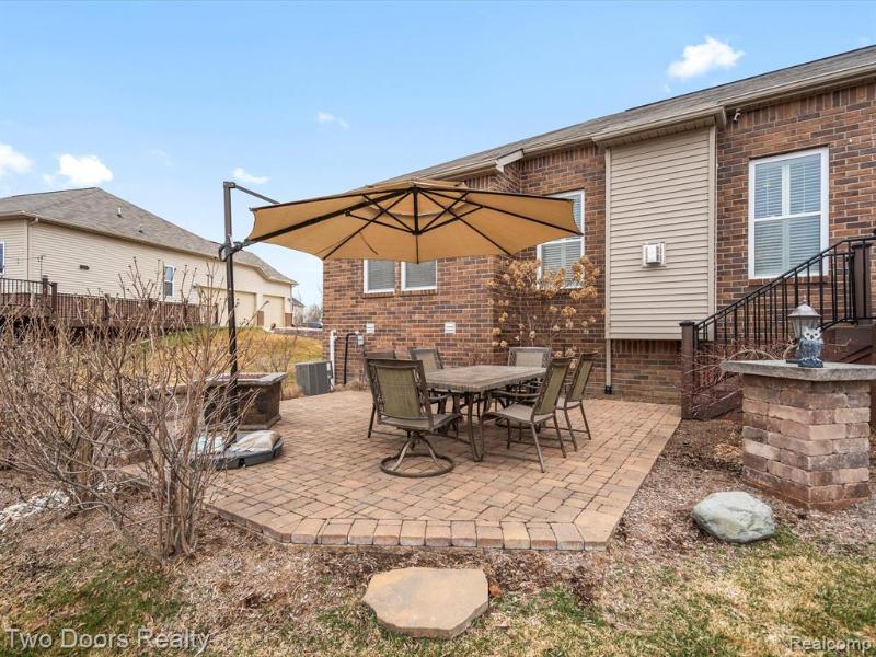Listing Photo for 894 Brentwood Court