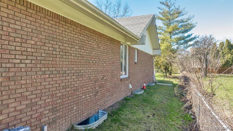 Listing Photo for 41861 Dequindre Road