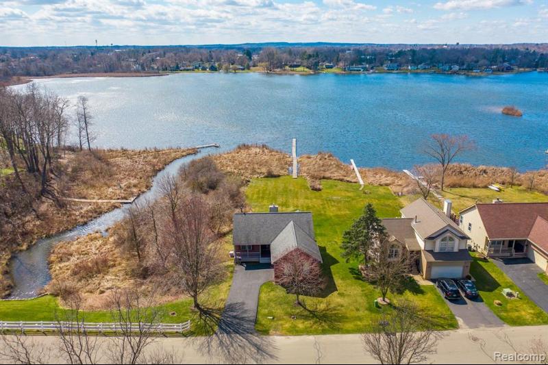 Listing Photo for 301 Lakeshore Pointe Drive