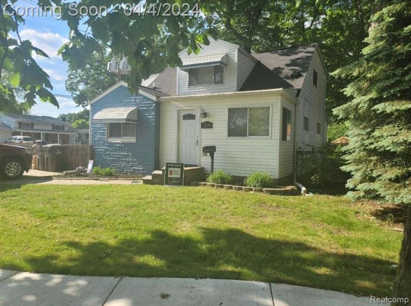 Listing Photo for 32380 Maplewood Street