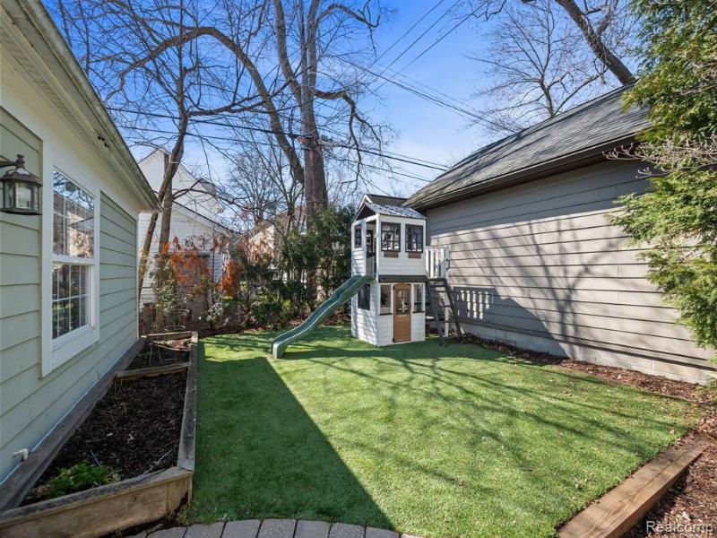Listing Photo for 694 Chapin Avenue