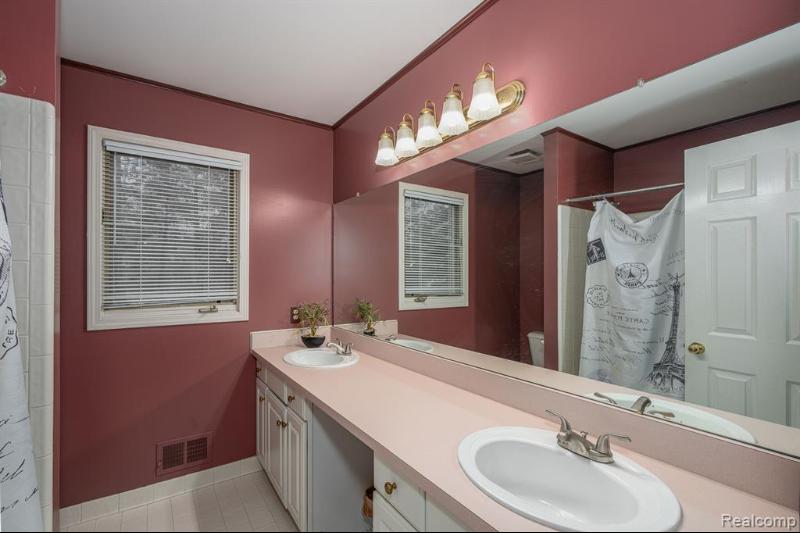Listing Photo for 45027 Thornhill Court