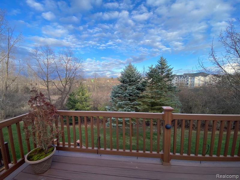 Listing Photo for 316 Victoria Park Drive 41