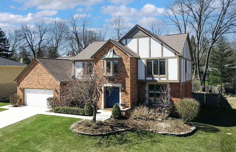 410 Lake Forest Road, Rochester Hills