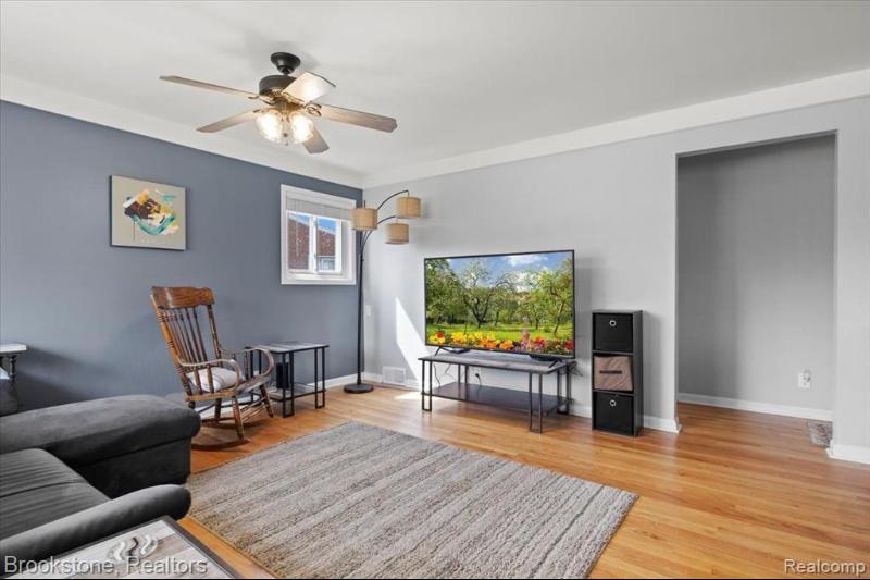Listing Photo for 32510 Dover Street
