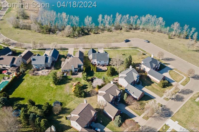 Listing Photo for 715 Bay Pointe Drive