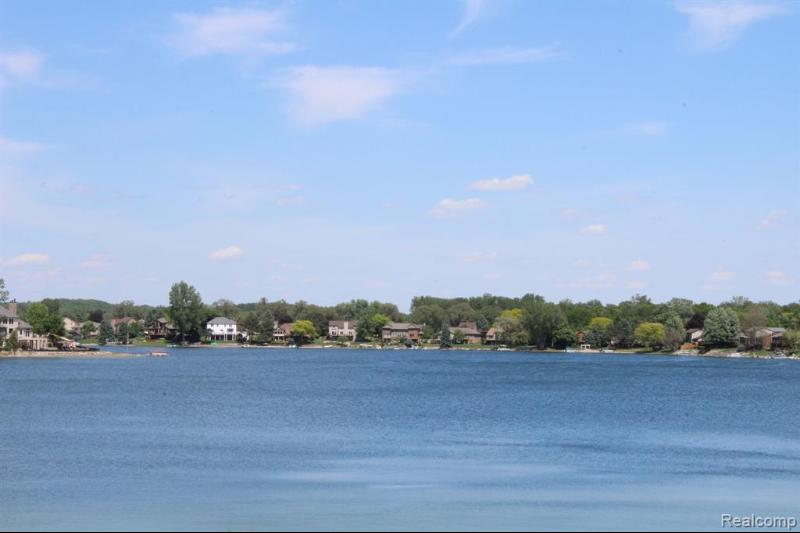 Listing Photo for 302 Oxford Lake Drive