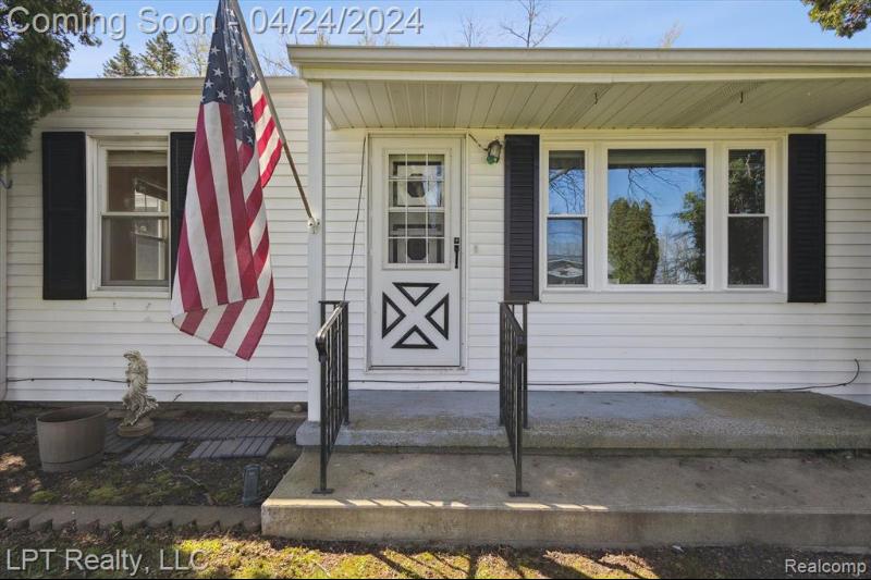 Listing Photo for 574 Wilson Avenue