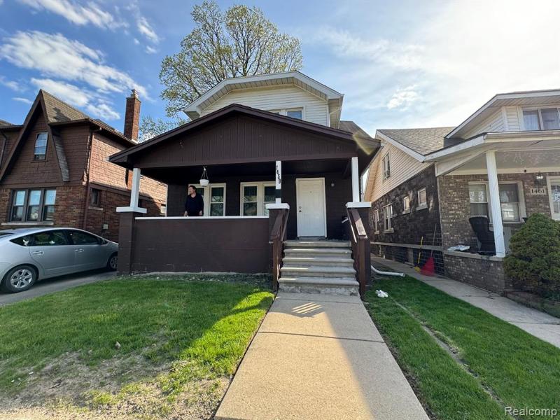 Listing Photo for 1459 Russell Avenue