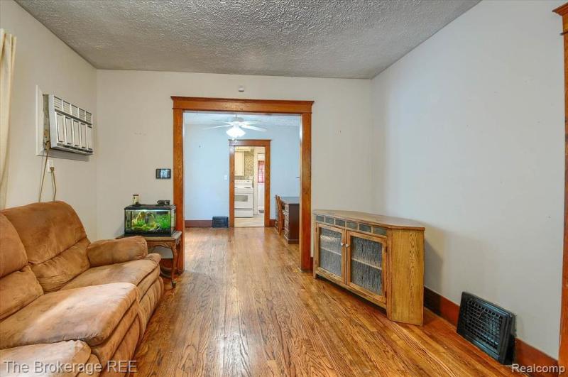 Listing Photo for 1425 Roosevelt Avenue