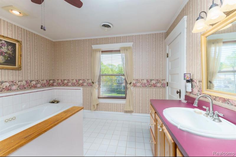 Listing Photo for 129 E 2nd Street