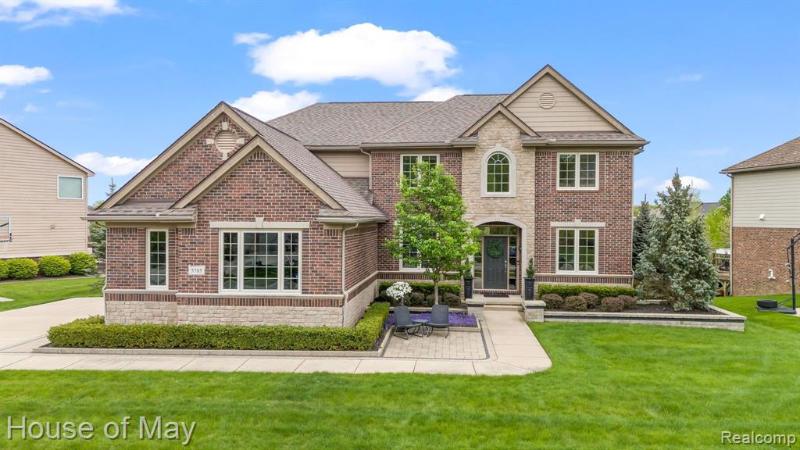 5785 Strawberry Circle, Commerce Township