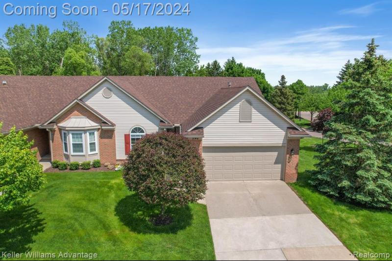 390 Mulberry Drive, Commerce Township