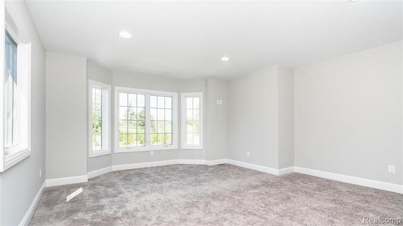 Listing Photo for 20250 Beacon Way 4