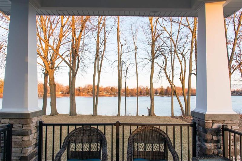 Listing Photo for 760 Eagle View