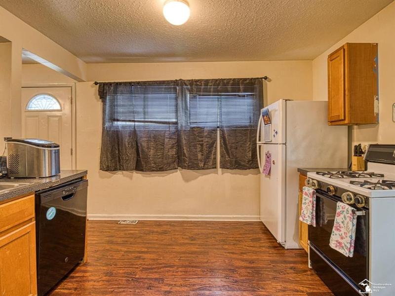 Listing Photo for 1807 Charter