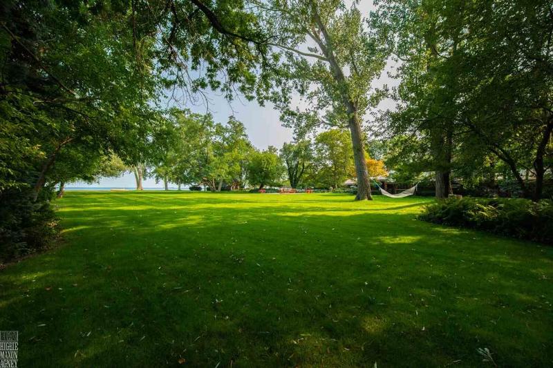 Listing Photo for 824 Lakeshore