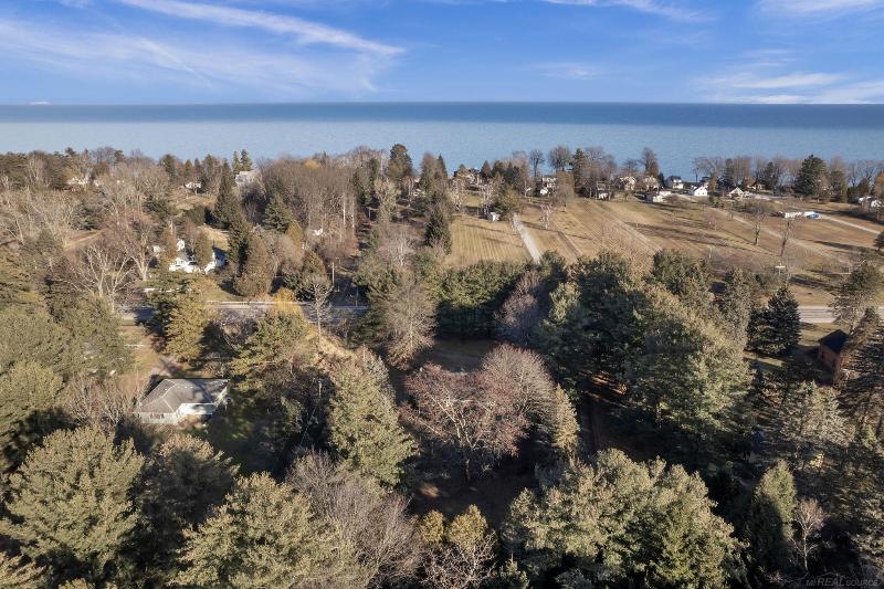 Listing Photo for 4808 Lakeshore
