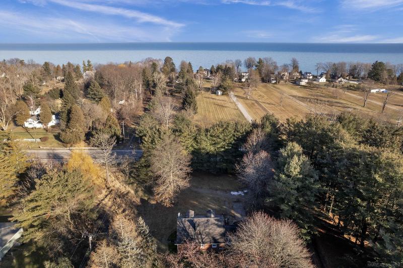 Listing Photo for 4808 Lakeshore