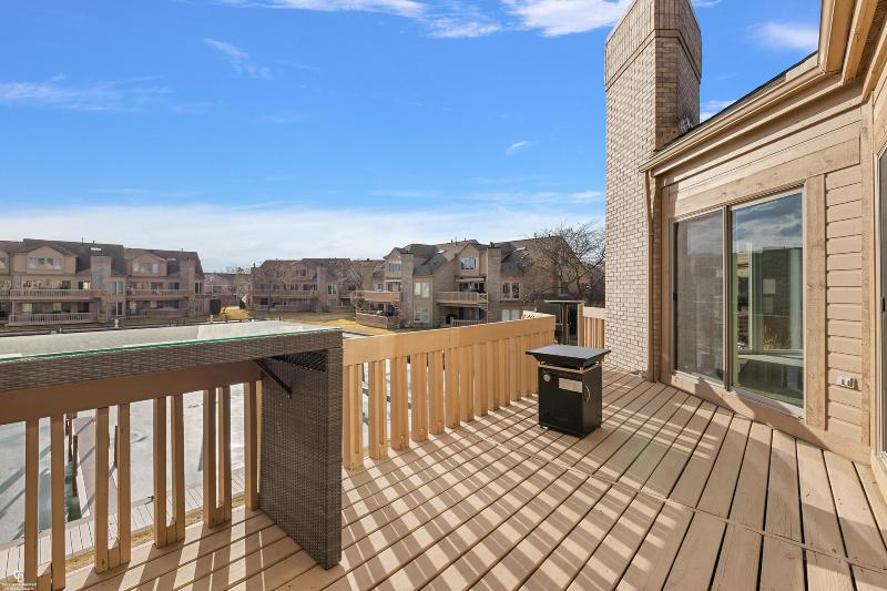 Listing Photo for 26231 Harbour Pointe Dr. N