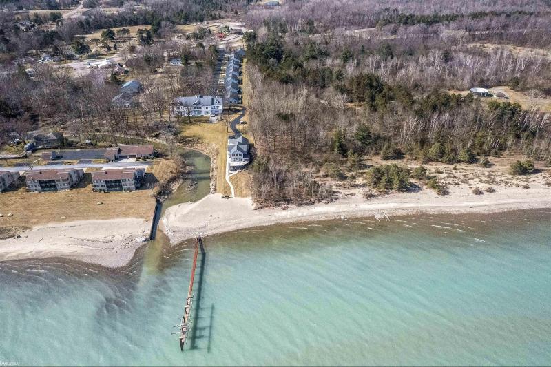 Listing Photo for 7252 Lakeshore