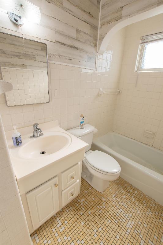 Listing Photo for 319 W Grout