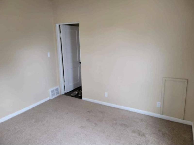 Listing Photo for 401 E Hines