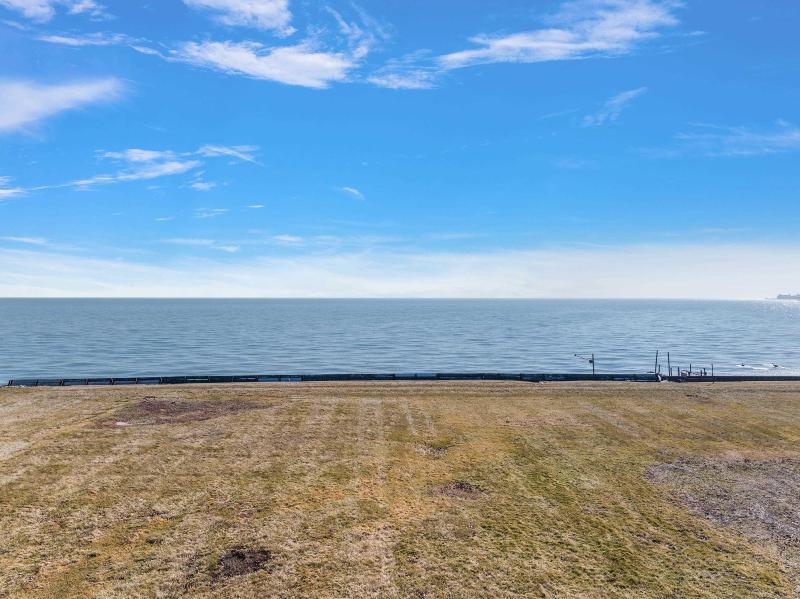 Listing Photo for 39196 Lakeshore