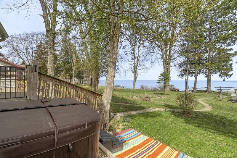 Listing Photo for 3705 Lakeshore