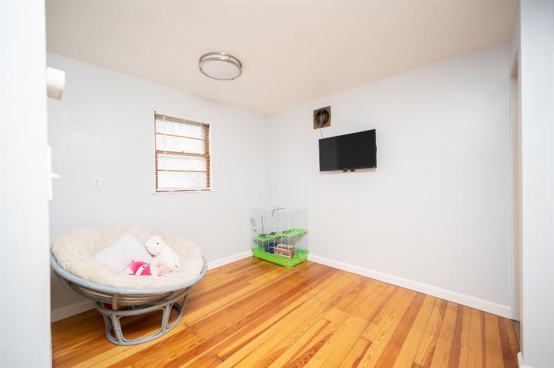 Listing Photo for 207 E Hines