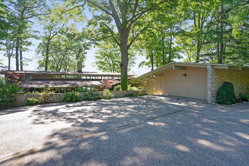 Listing Photo for 9999 Lakeshore Drive