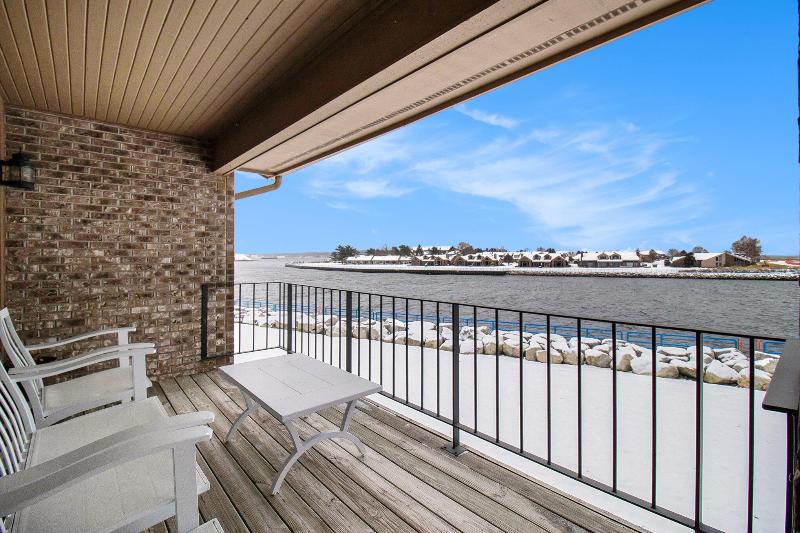 Listing Photo for 215 S Lakeshore Drive 12