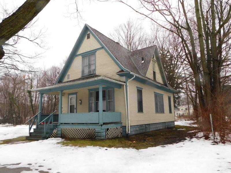 Listing Photo for 685 Superior Street
