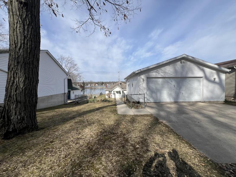 Listing Photo for 1615 S Crooked Lake Drive