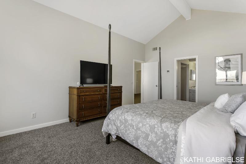 Listing Photo for 810 S Harbor Drive 21