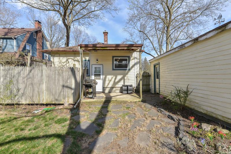 Listing Photo for 303 N Wallace Boulevard