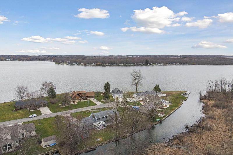 Listing Photo for 303 Lake Point Drive