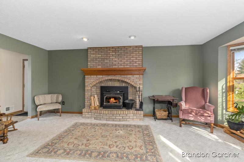 Listing Photo for 1643 Pinecroft Court Sw