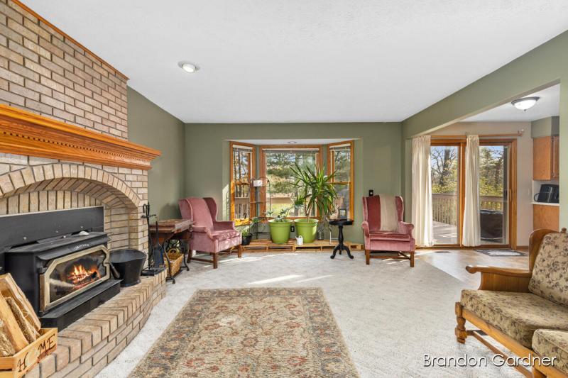 Listing Photo for 1643 Pinecroft Court Sw