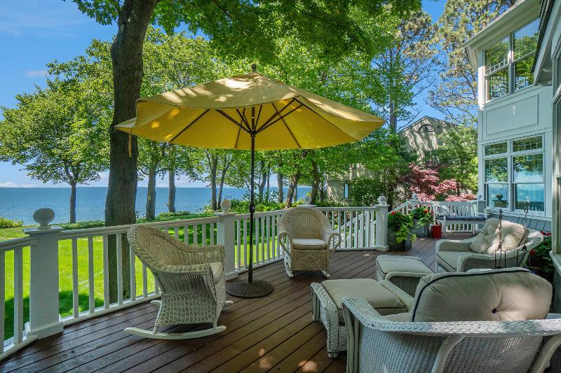 Listing Photo for 6059 Lakeshore Drive
