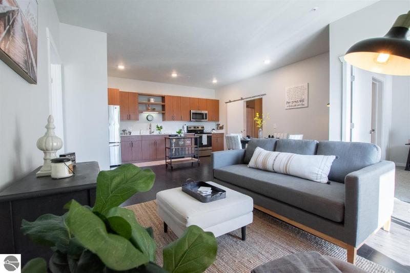 Listing Photo for 630-408 S Garfield Avenue 408