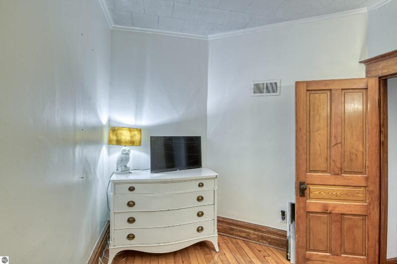 Listing Photo for 403 W Eleventh Street