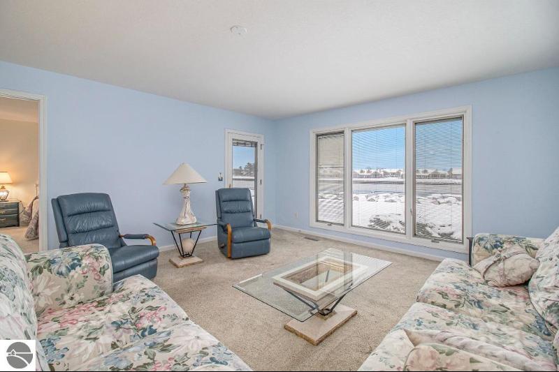 Listing Photo for 215 S Lakeshore 3