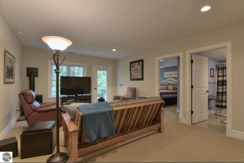 Listing Photo for 855 N Bay Cliff Drive 6